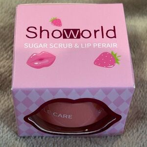 Showorld Sugar Scrub & Lip Perair
2-in-1 NIB